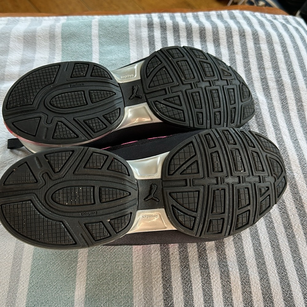 Puma Running Shoes - Picture 2 of 5
